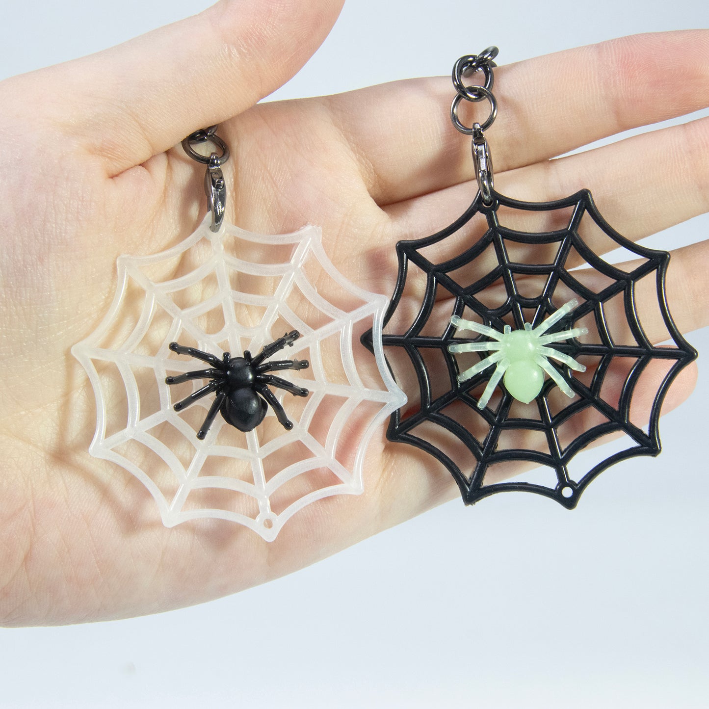 Spider Web Charm Keychain Spider Jewelry Animal Key Ring Halloween Gifts for Women Men Handbag