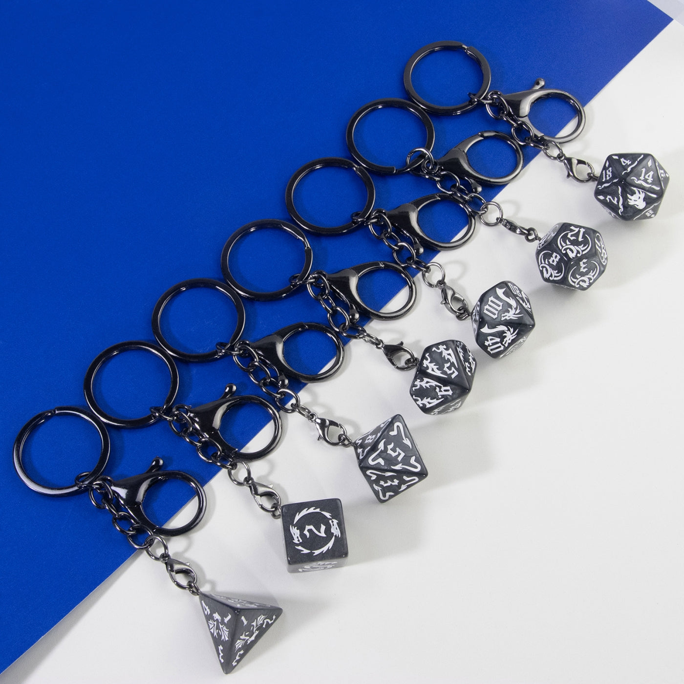 Creative Dice Keychian, Car Pouch Handbag Pendant, Perfect Souvenirs Gift for Table Fans
