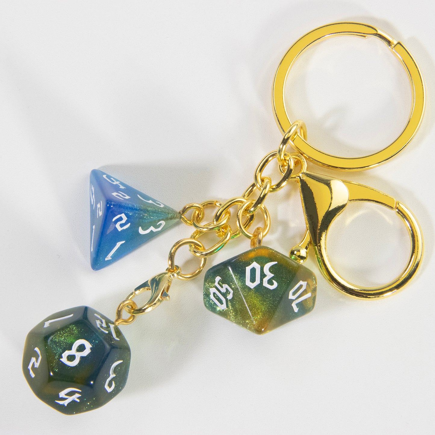 Fashionable Dice Pendant Keychain, Great Decoration for Backpacks Car Keychains