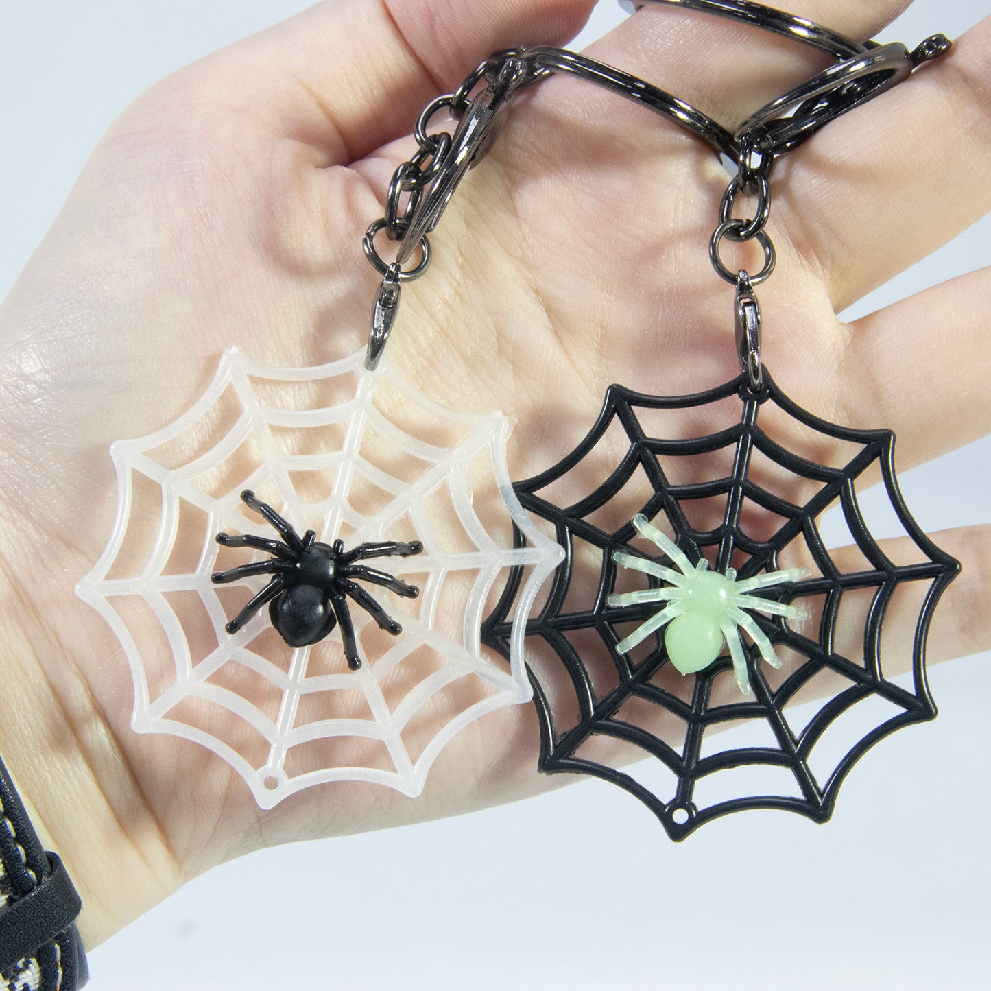 Spider Web Charm Keychain Spider Jewelry Animal Key Ring Halloween Gifts for Women Men Handbag